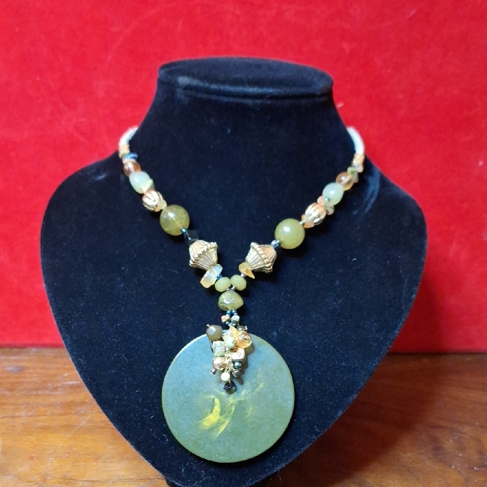 Source Unknown Green Stone Pendant Necklace with Gold Accent Beads